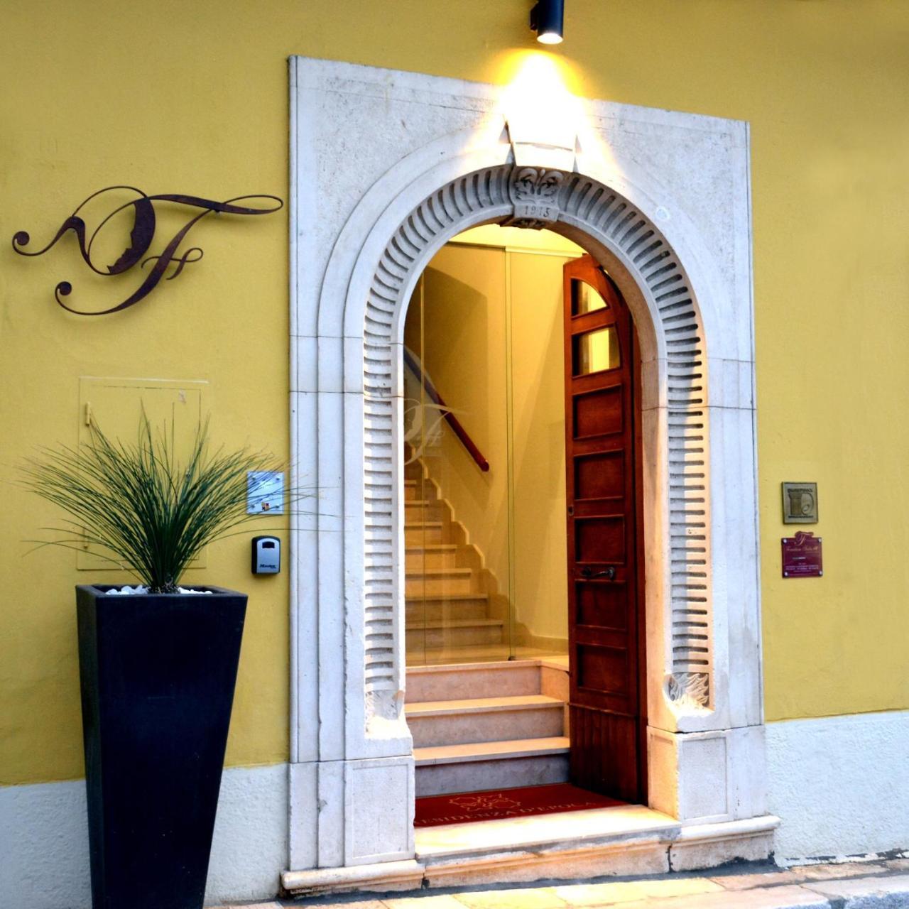 Forentum Suite Lavello Bagian luar foto